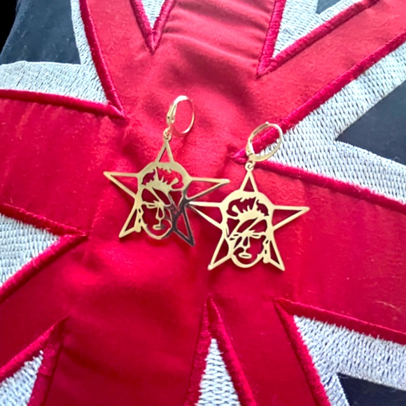 Silver Starman David Bowie earrings. For the big bowie fan. Punk Ziggy glam rock - Picture 3 of 3